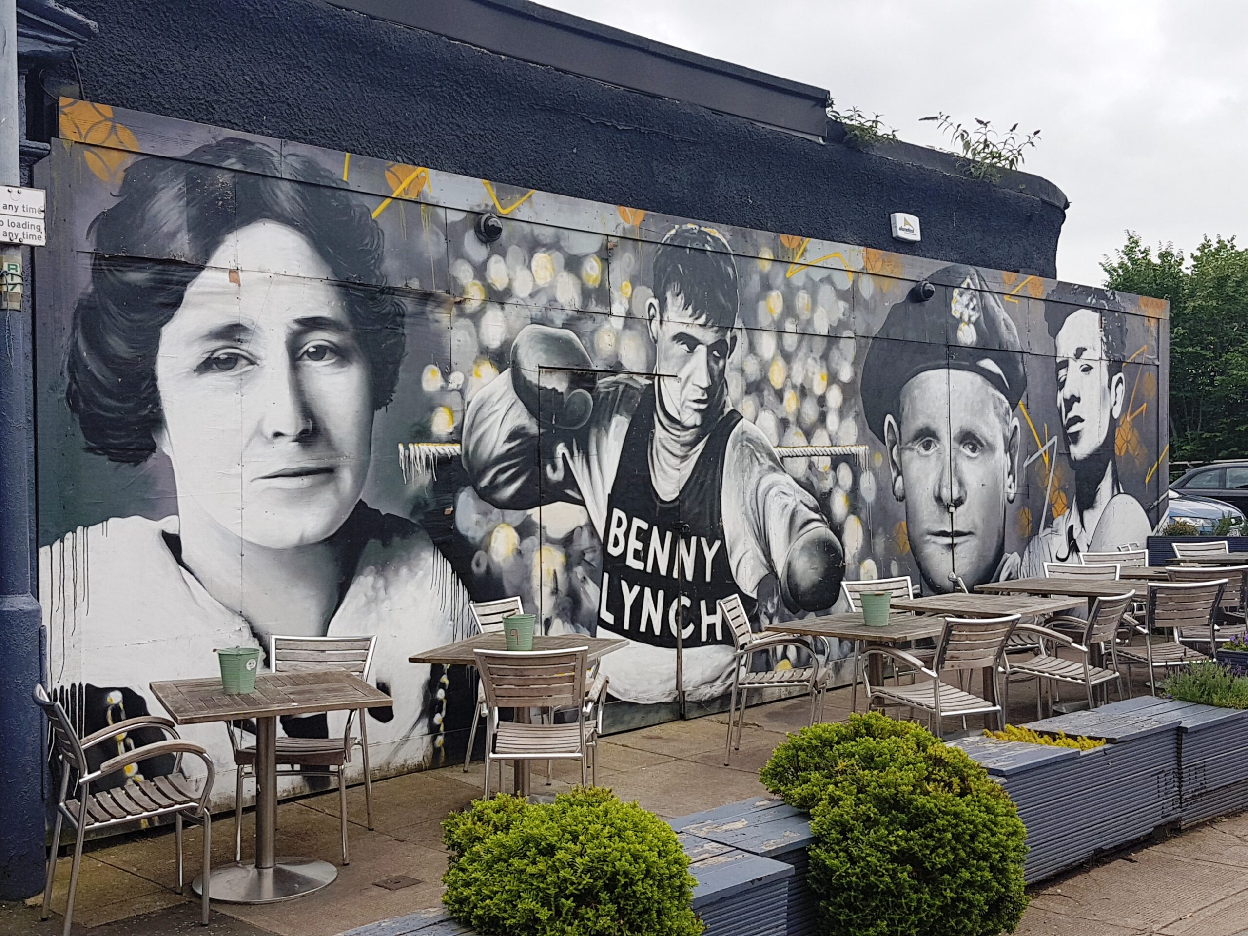 Murals on the walls of Glasgow's streets, #fromthecornertable