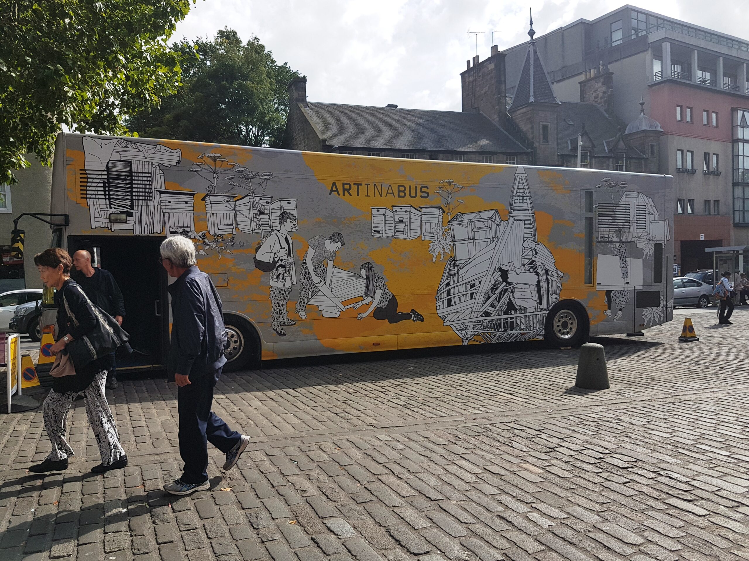 Streets of Ediburgh, fromthecornertable, streets of edinburgh, from the corner table, edinburgh, scotland, travel blog