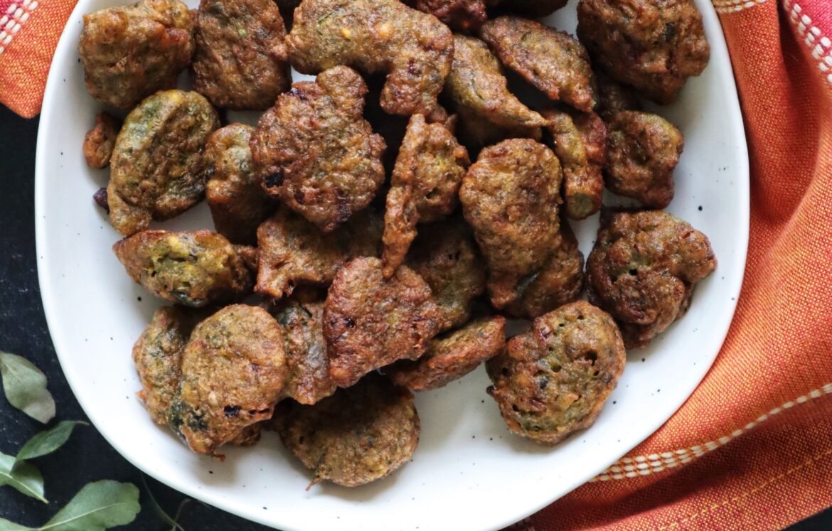 3c0cc-split-green-moong-curry-leaves-pakoda-2-1 3c0cc-split-green-moong-curry-leaves-pakoda-2-1
