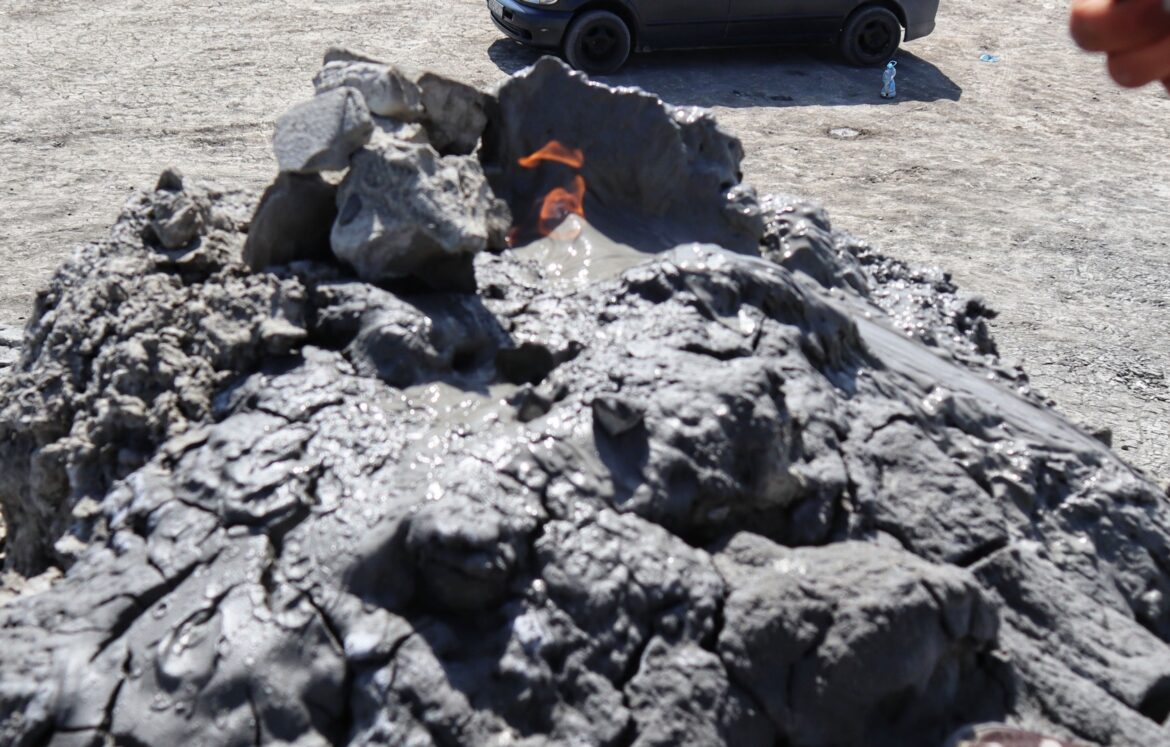 460ad-mud-volcanoes-of-gobustan